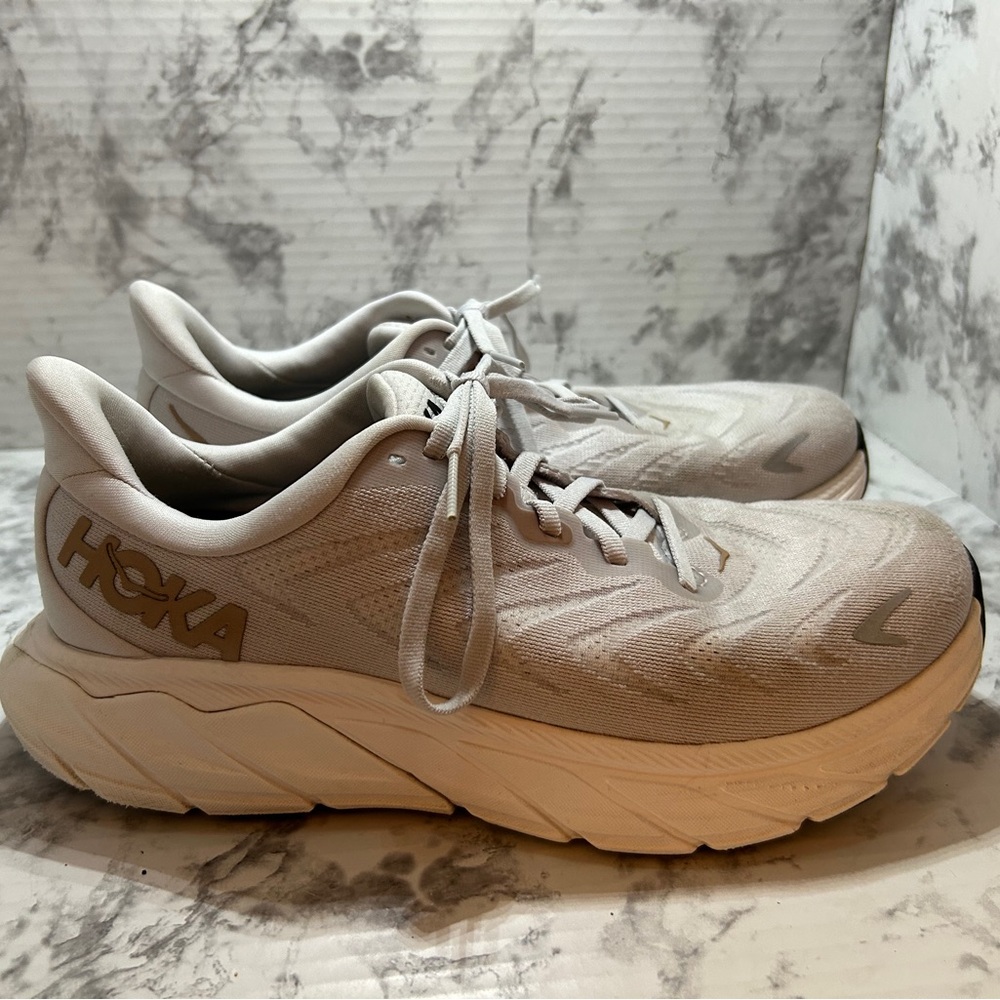 Women’s Hokas Size 8 Wide